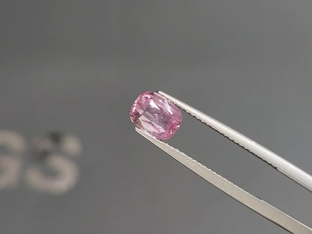 Sapphire Baby Pink cushion cut 1.55 carats, Sri Lanka Image №3