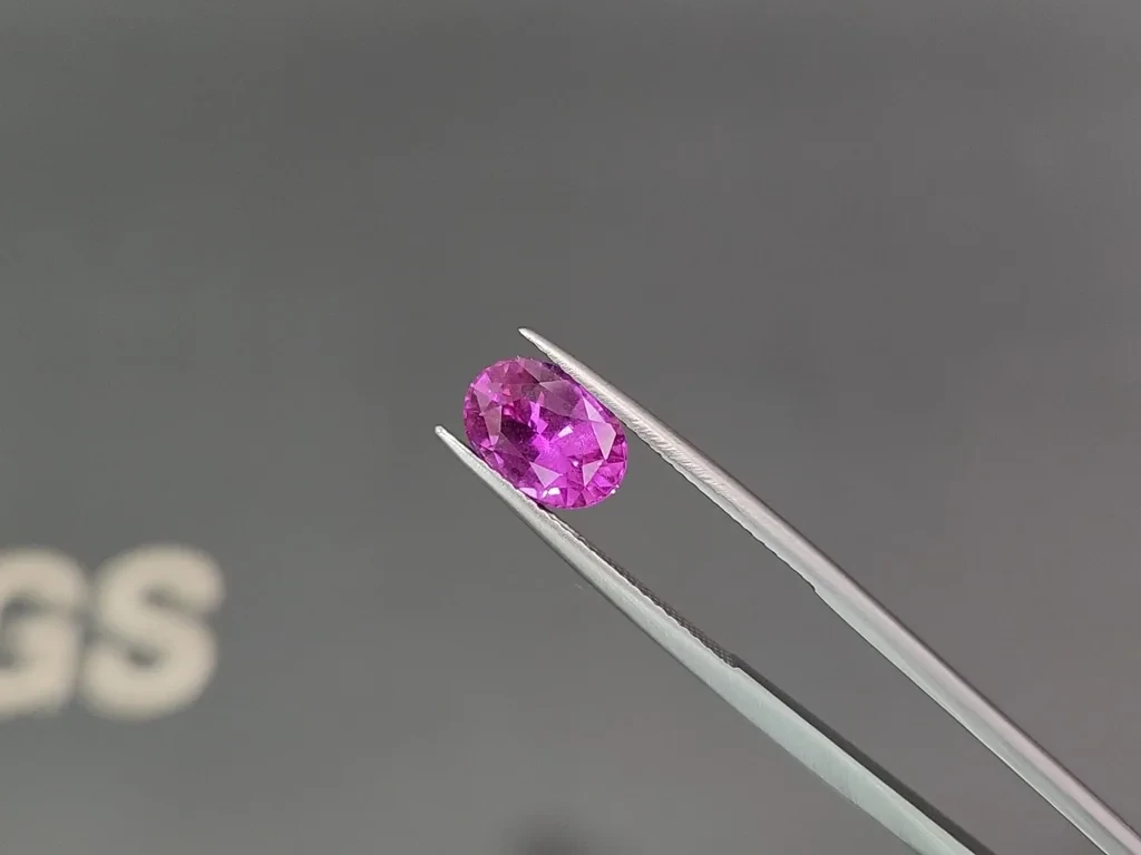 Unheated pink sapphire oval cut 2.57 carats,  Madagascar  Image №3