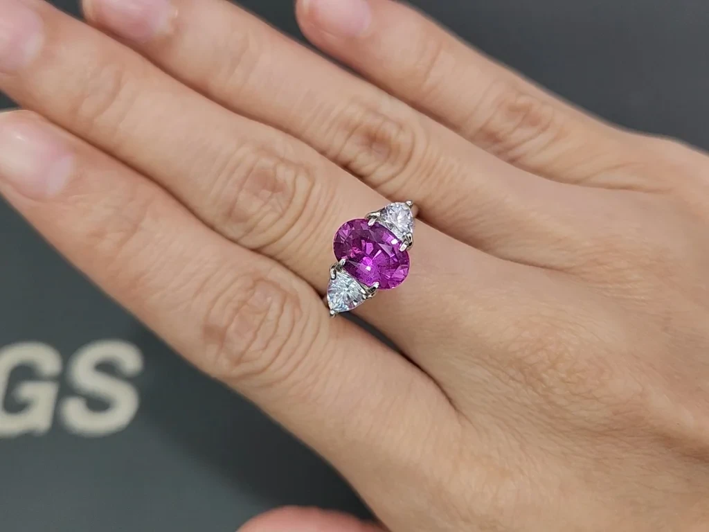 Unheated pink sapphire oval cut 2.57 carats,  Madagascar  Image №5