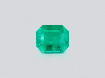 Vivid Green emerald with rare Butterfly-wing effect Mariposa in octagon cut 5.67 carats, Colombia photo