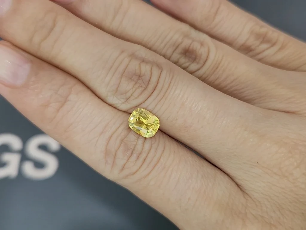 Sapphire Vivid Yellow  cushion cut 1.55 carats, Sri Lanka Image №2