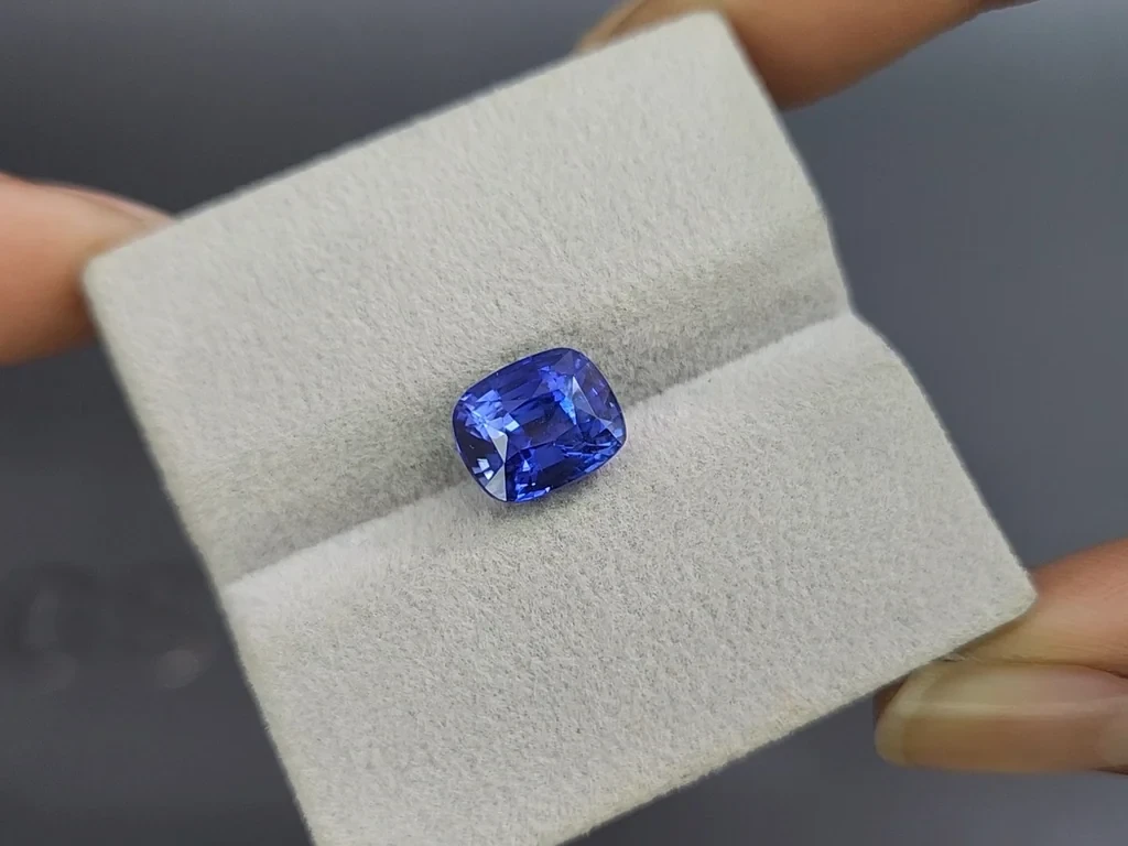 Sapphire Cornflower Blue cushion cut 4.13 carats, Sri Lanka Image №4