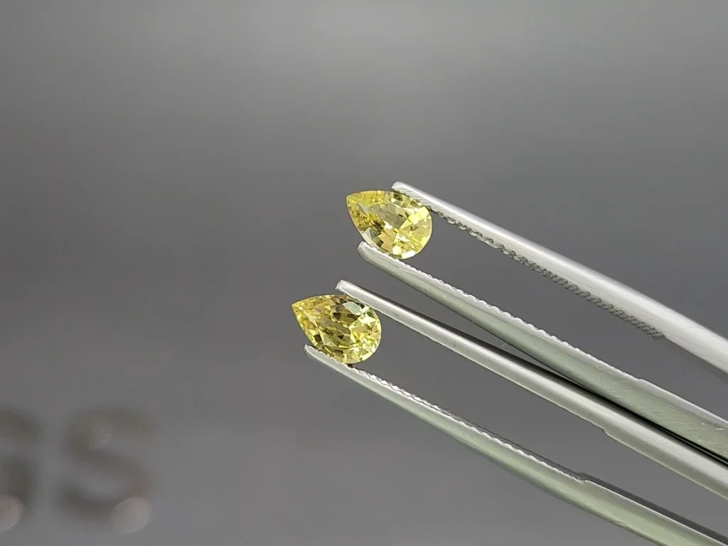 Pair unheated yellow sapphires pear cut 1.17, Madagascar Image №3