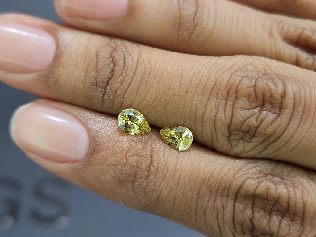 Pair unheated yellow sapphires pear cut 1.17, Madagascar Image №2