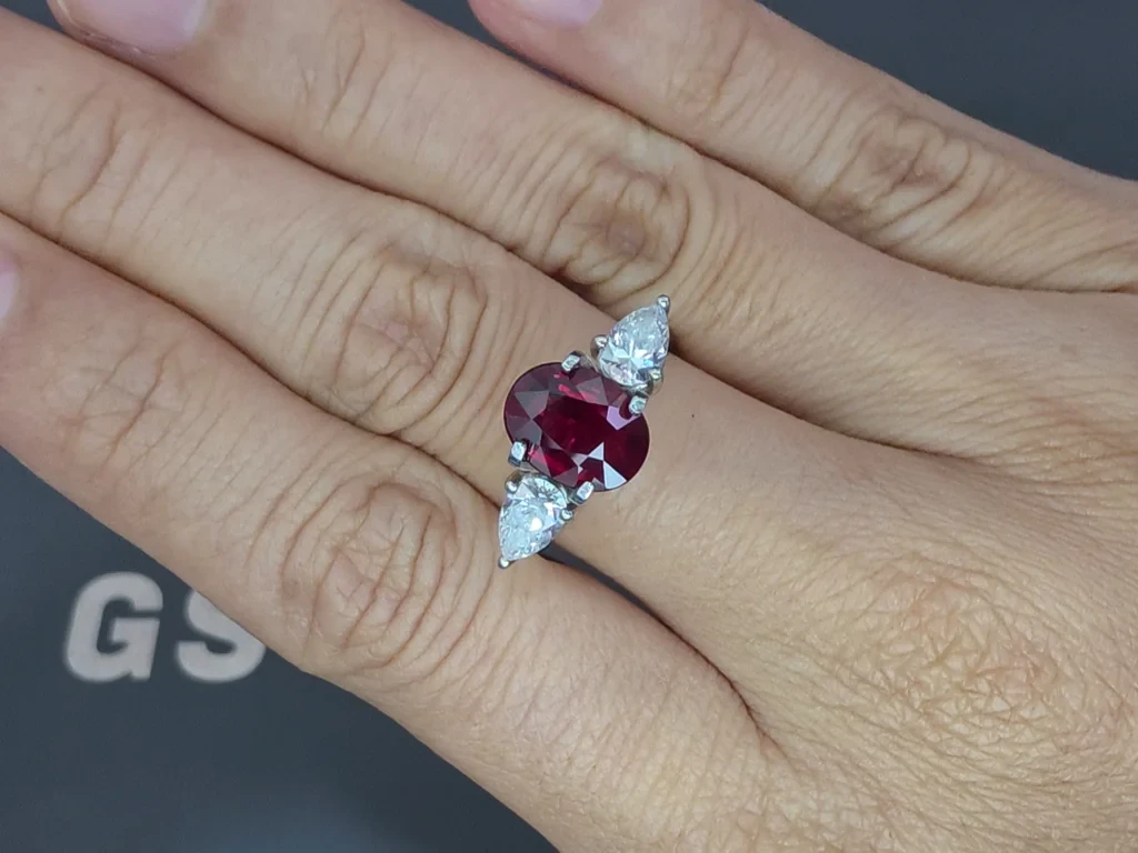 Unheated ruby Pigeon’s blood oval cut 2.50 carats, Mozambique Image №4