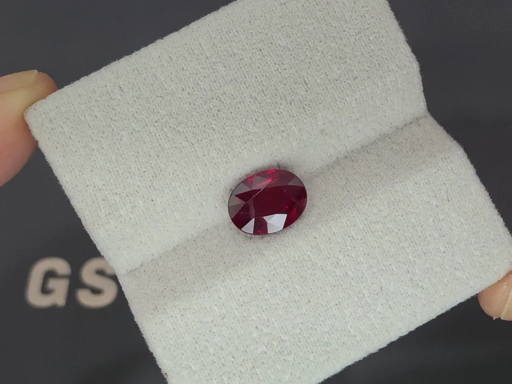 Unheated ruby Pigeon’s blood oval cut 2.50 carats, Mozambique Image №5