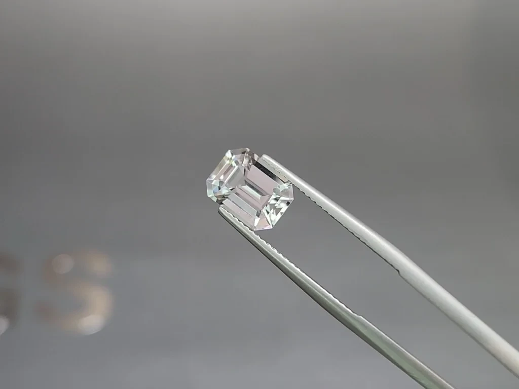 Kunzite octagon cut 2.64 carats, Pakistan Image №3