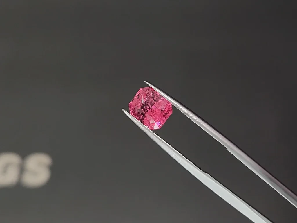 Spinel Vivid Pink Mahenge radiant cut 2.53 carats, Tanzania Image №3