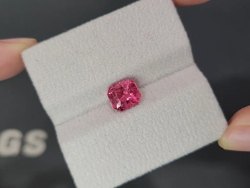 Spinel Vivid Pink Mahenge radiant cut 2.53 carats, Tanzania Image №4