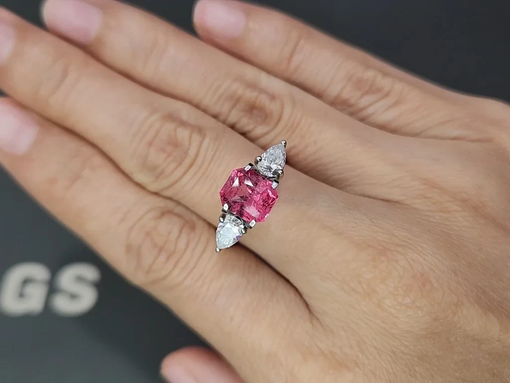 Spinel Vivid Pink Mahenge radiant cut 2.53 carats, Tanzania Image №5