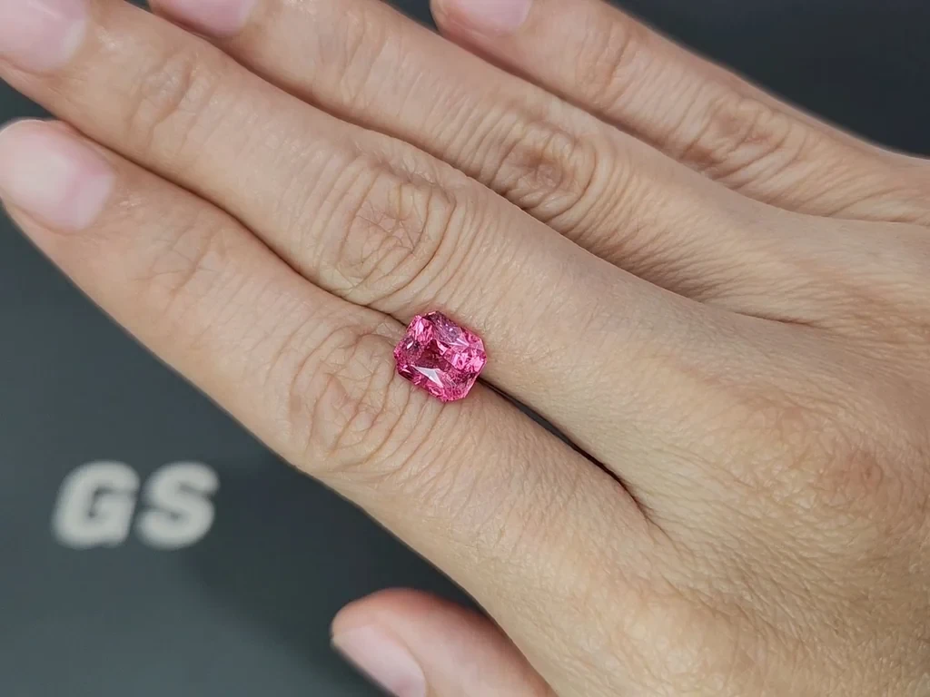 Spinel Vivid Pink Mahenge radiant cut 2.53 carats, Tanzania Image №2