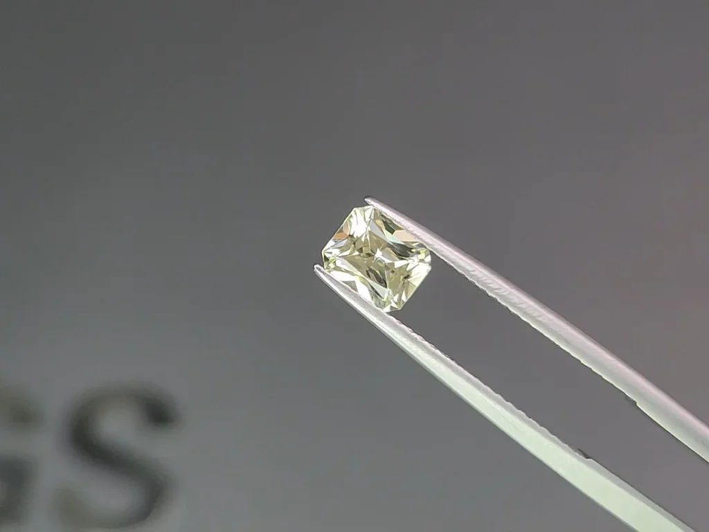 Unheated pastel green sapphire in radiant cut 0.88 carats, Madagascar Image №3