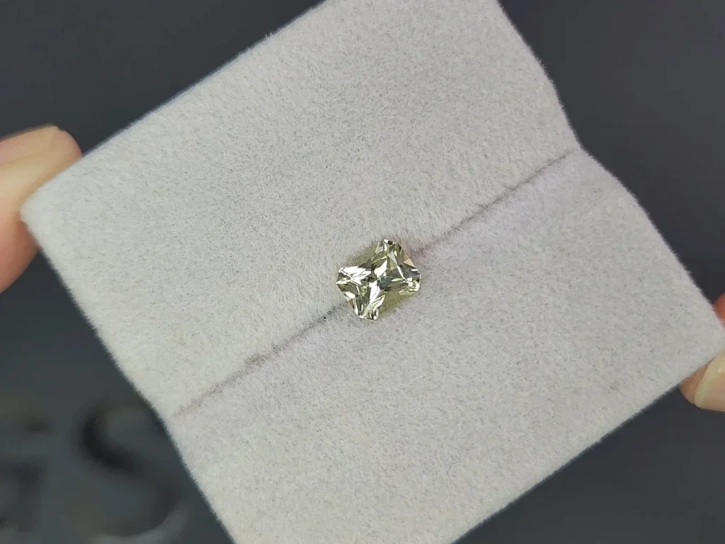 Unheated pastel green sapphire in radiant cut 0.88 carats, Madagascar Image №4