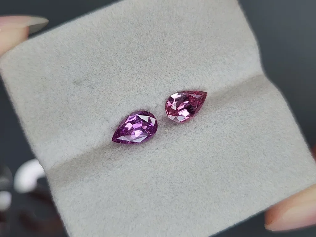 Pair of unheated contrast pear cut sapphires 1.89 carats, Madagascar  Image №4