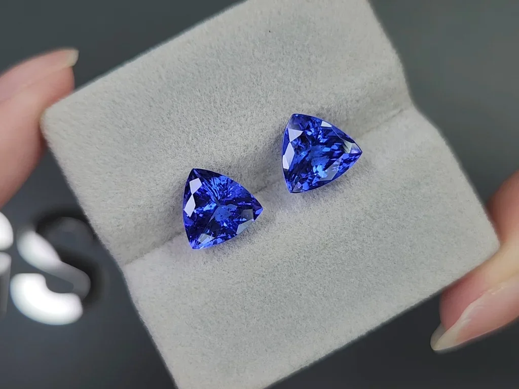 Pair of tanzanites in trillion cut 5.59 carats, Tanzania Image №4
