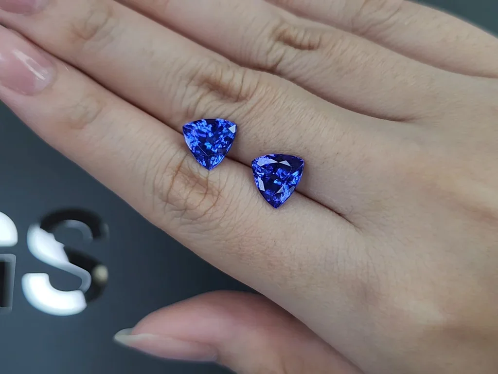 Pair of tanzanites in trillion cut 5.59 carats, Tanzania Image №2