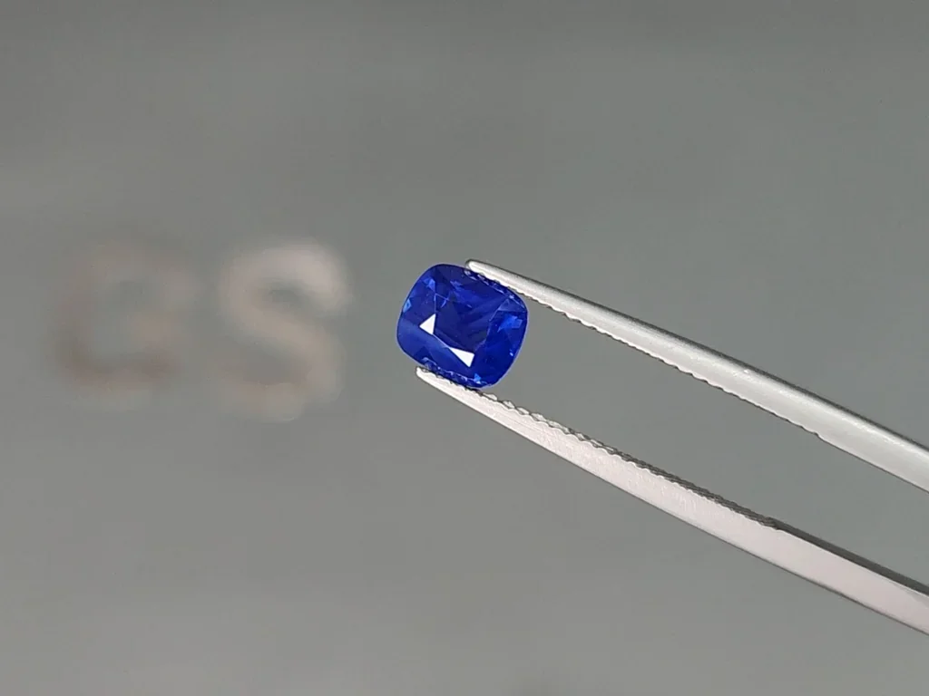 Sapphire Royal Blue rutile silk effect cushion cut 1.20 carats, Sri Lanka Image №3