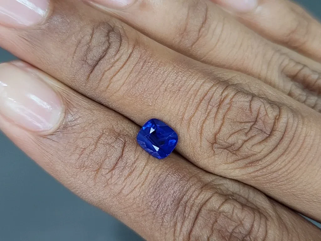 Sapphire Royal Blue rutile silk effect cushion cut 1.20 carats, Sri Lanka Image №2