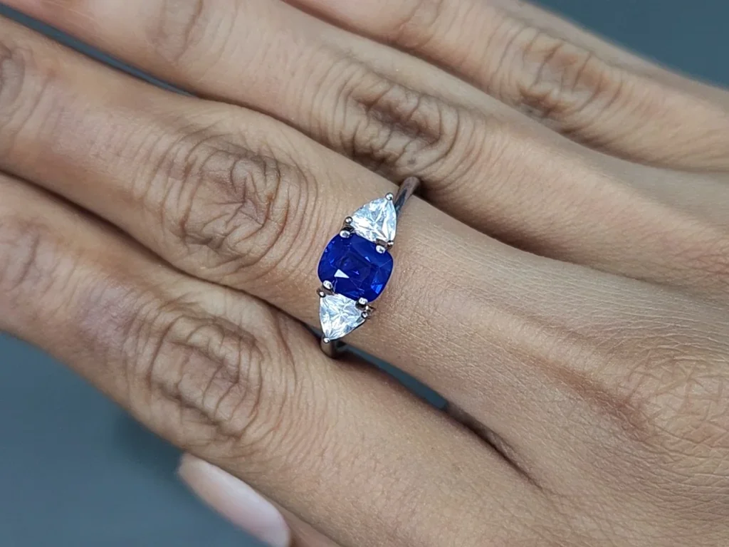 Sapphire Royal Blue rutile silk effect cushion cut 1.20 carats, Sri Lanka Image №5