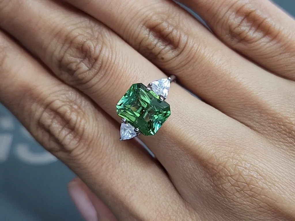 Green tourmaline radiant cut 5.60 cfrats,  Africa Image №5