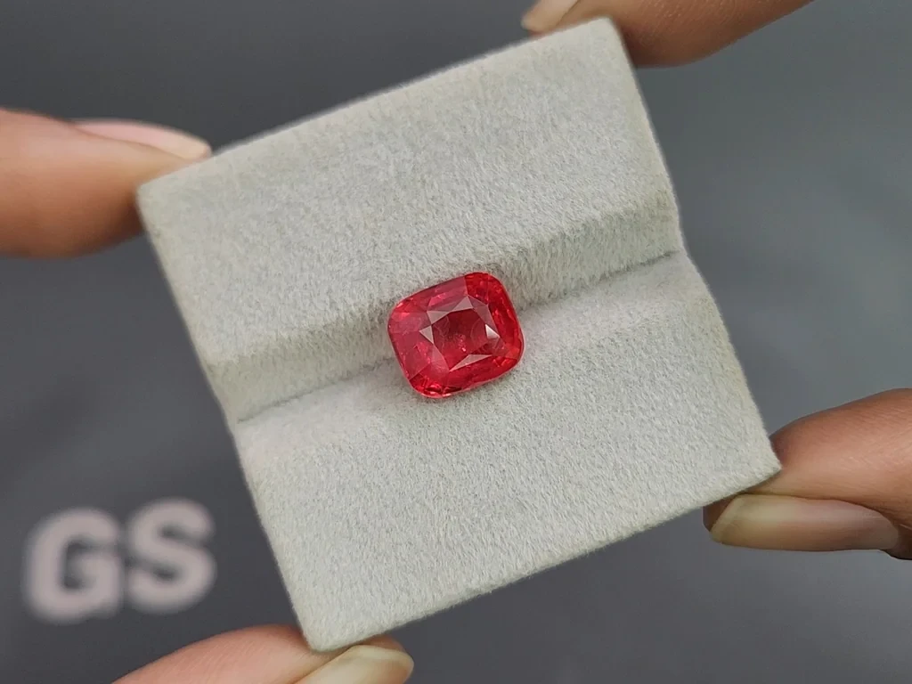 Intense red Mahenge spinel in cushion cut  5.11 carats, Tanzania Image №4