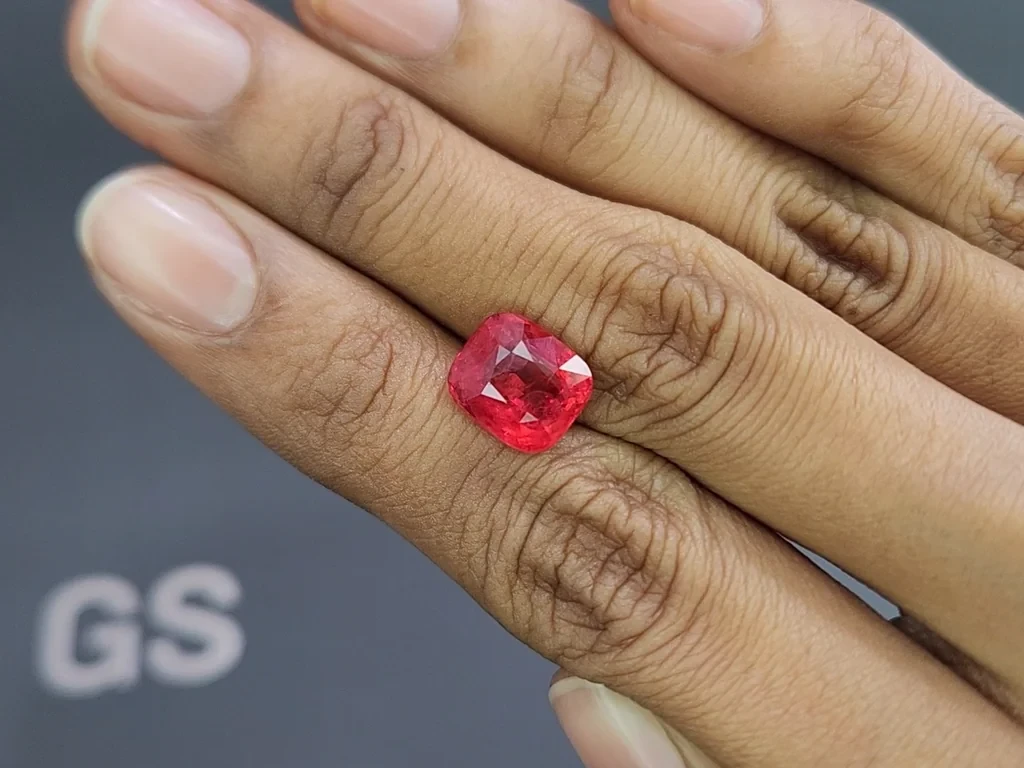 Intense red Mahenge spinel in cushion cut  5.11 carats, Tanzania Image №2