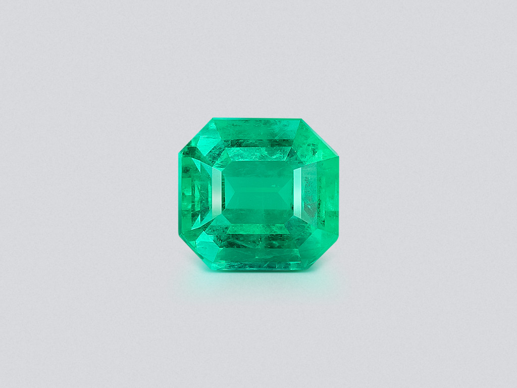Intense green emerald in octagon cut 5.43 carats, Colombia Image №1