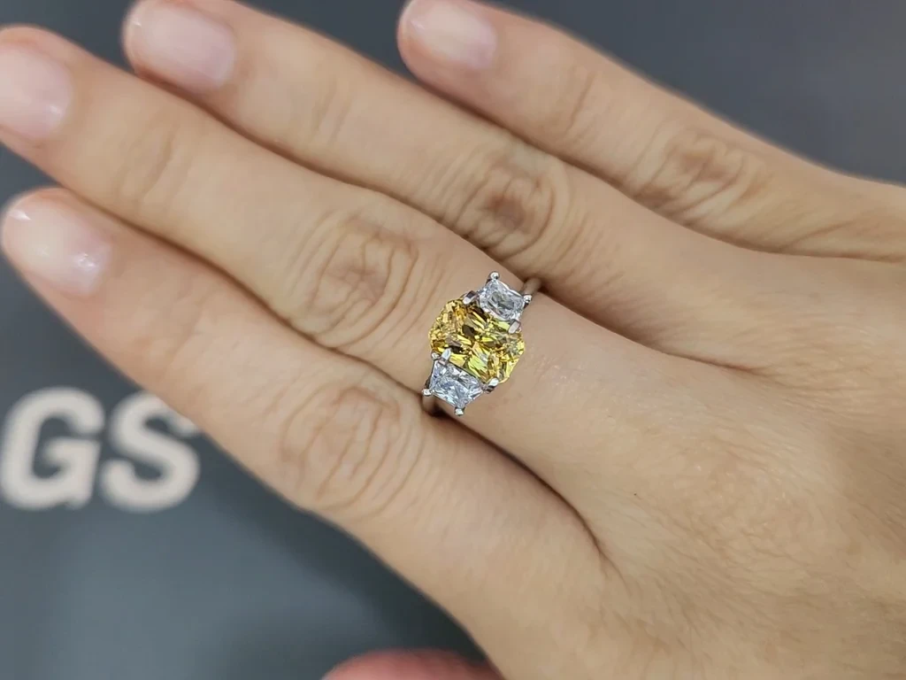Sapphire Vivid Yellow radiant cut  2.15 carats, Sri Lanka Image №5