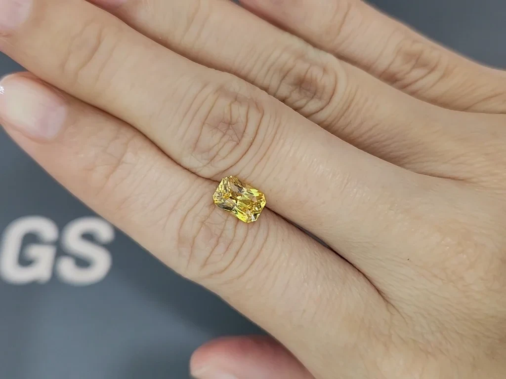 Sapphire Vivid Yellow radiant cut  2.15 carats, Sri Lanka Image №2