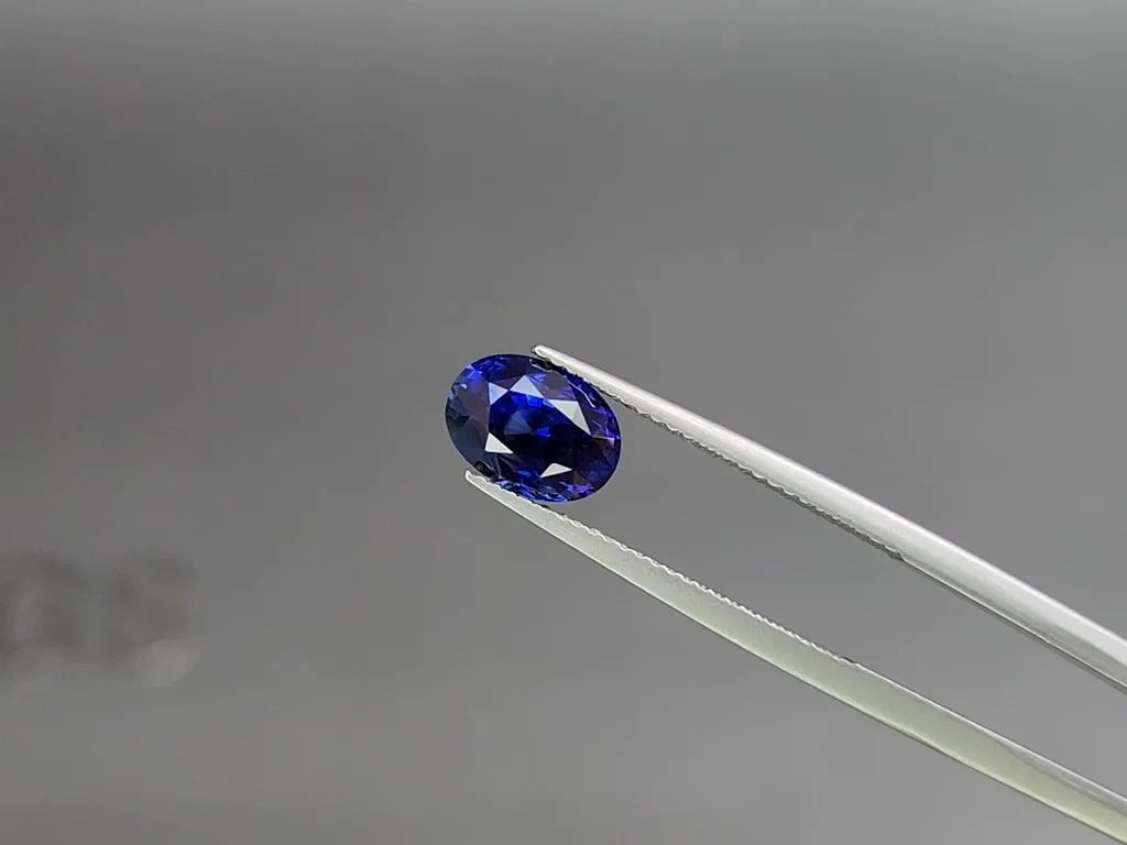 Sapphire Royal Blue oval cut 3.01 carats, Sri Lanka  Image №3