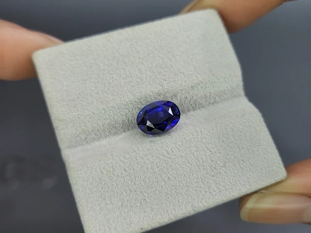 Sapphire Royal Blue oval cut 3.01 carats, Sri Lanka  Image №4