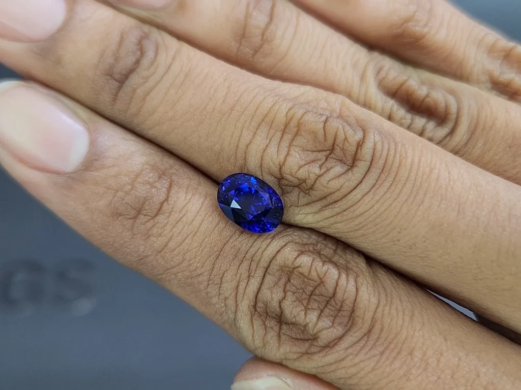 Sapphire Royal Blue oval cut 3.01 carats, Sri Lanka  Image №2