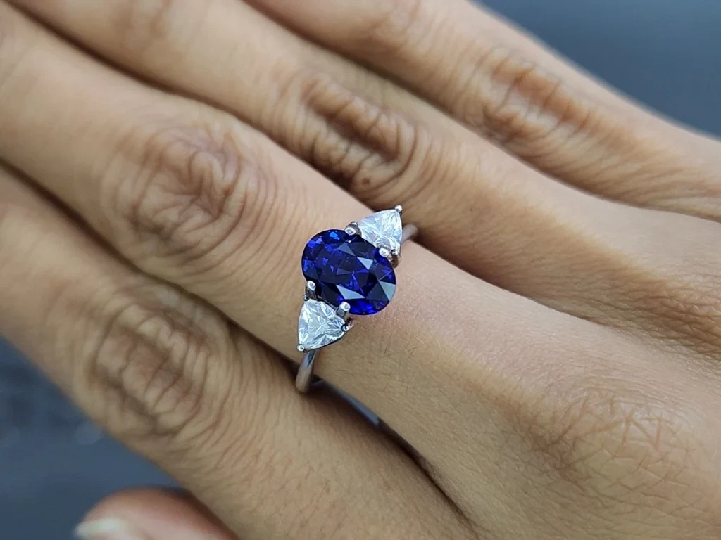 Sapphire Royal Blue oval cut 3.01 carats, Sri Lanka  Image №5