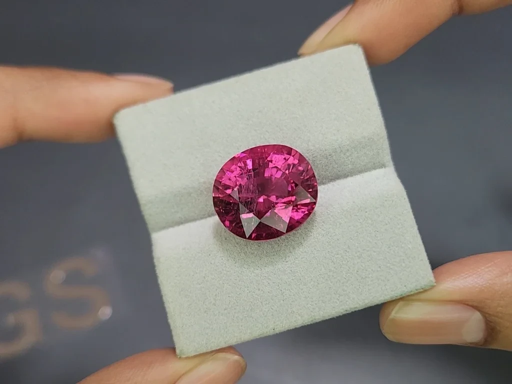 Large rubellite tourmaline oval cut 15.39 carats, Africa Image №4