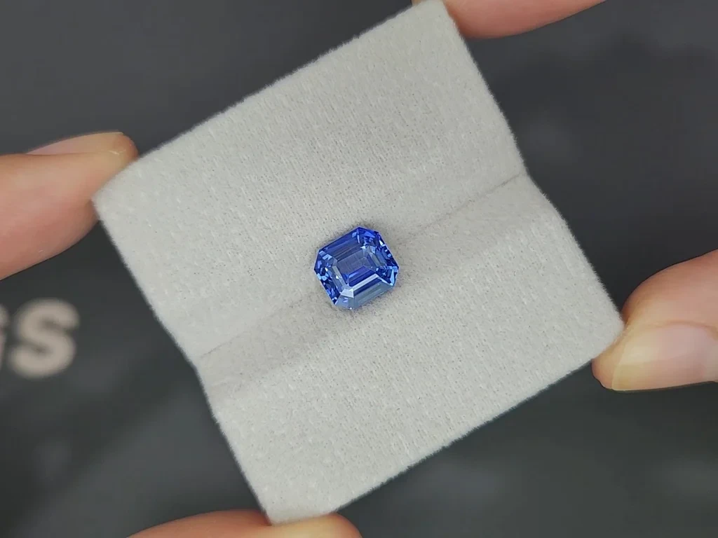Cornflower Blue sapphire in octagon cut 3.04 carats, Sri Lanka Image №4