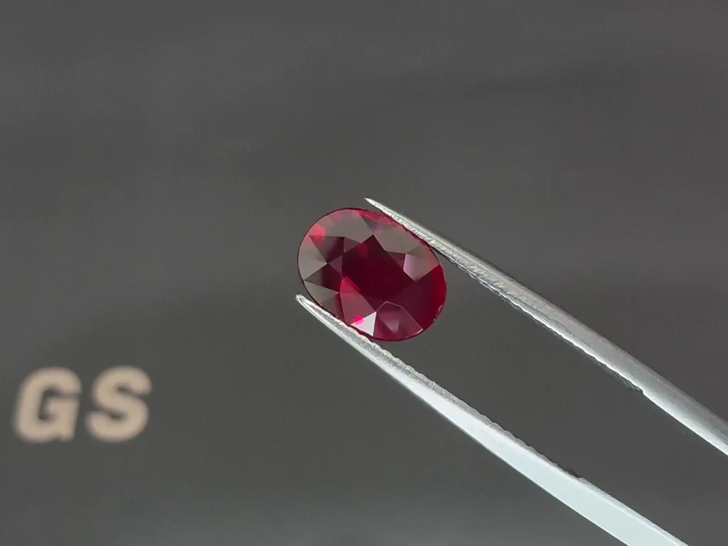 Unheated ruby Pigeon’s blood oval cut 2.64 carats, Mozambique Image №3