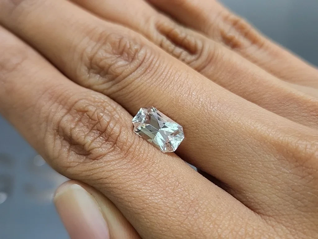 Kunzite kunzite radiant cut 2.42 carats, Pakistan Image №2