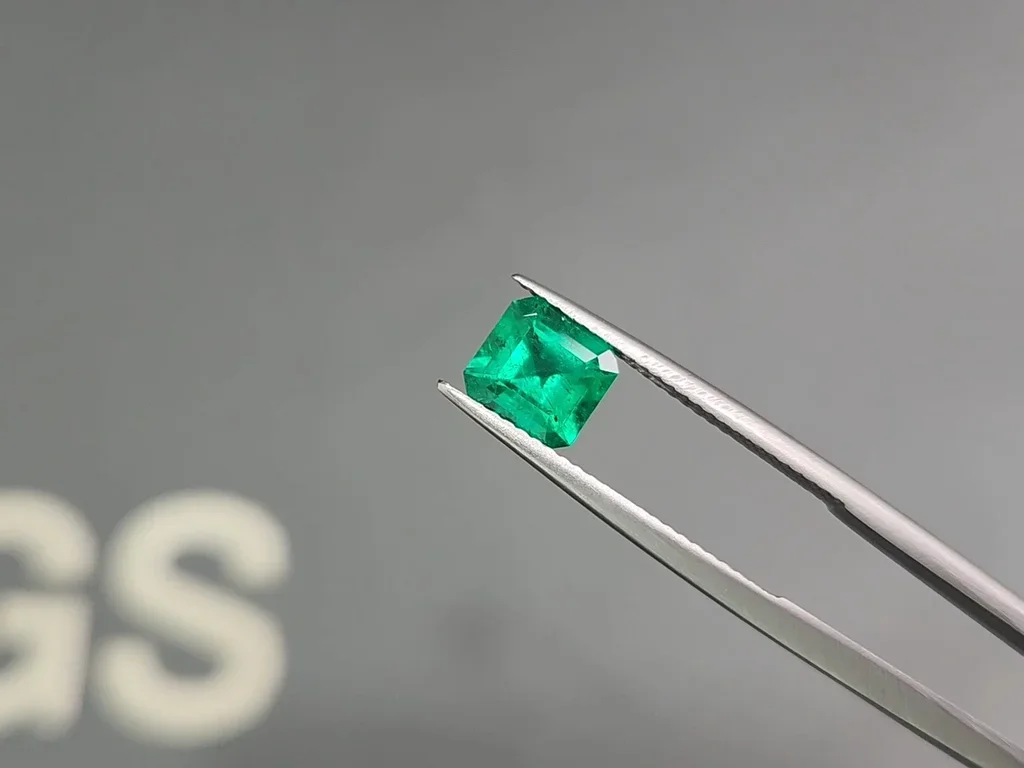 Colombian emerald 1.33 ct octagon cut, Muzo Green Image №3