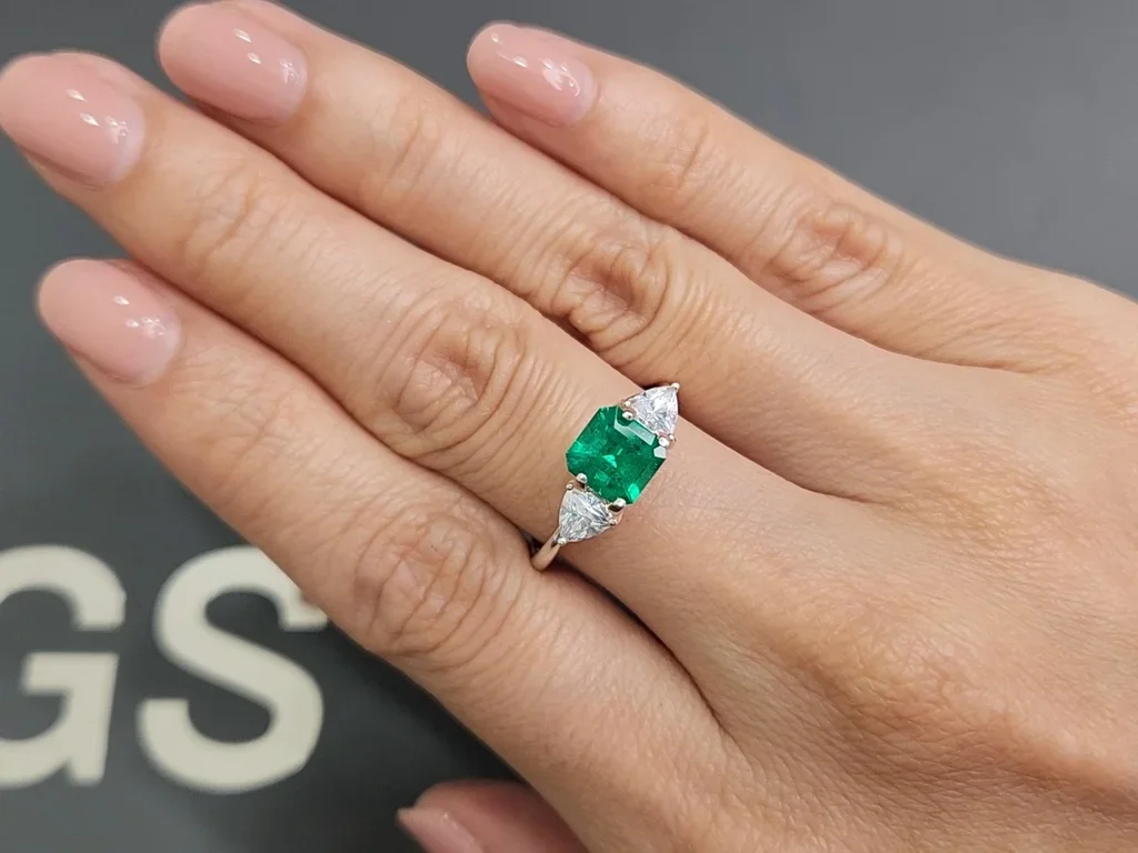 Colombian emerald 1.33 ct octagon cut, Muzo Green Image №5