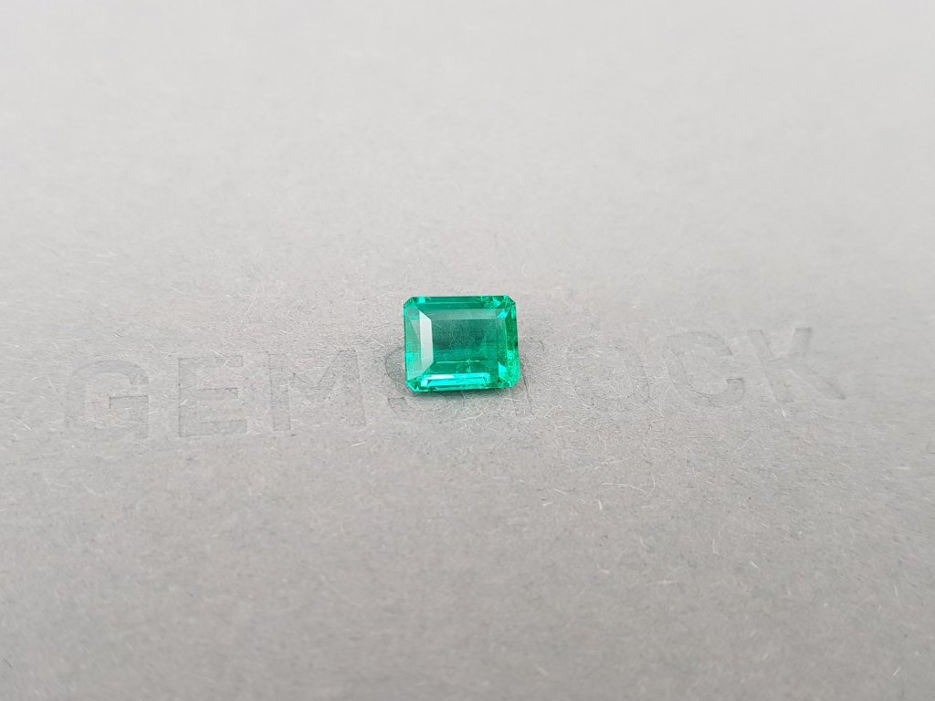 Vivid Green emerald from Colombia in octagon cut 1.30 ct Image №3