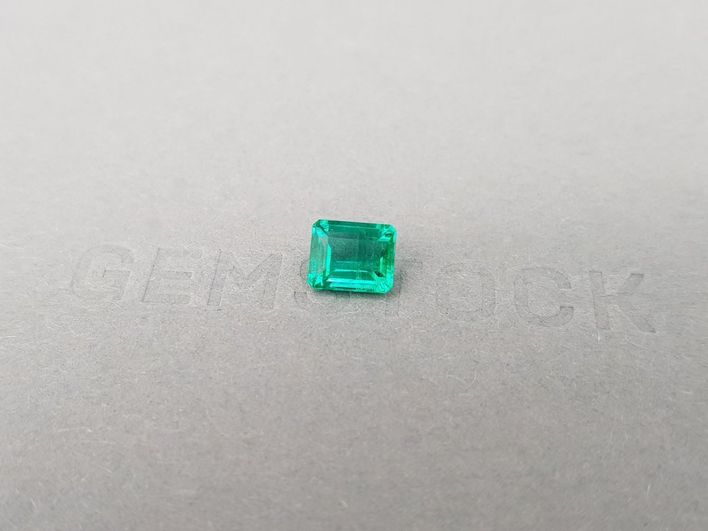 Vivid Green emerald from Colombia in octagon cut 1.30 ct Image №4