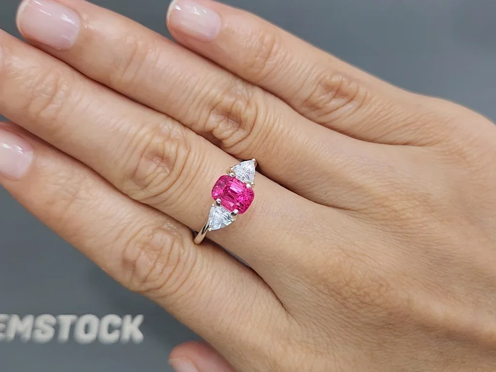 Neon pink Jedi color cushion-cut spinel 2.08 carats, Vietnam, Vibrant type GRS Image №5