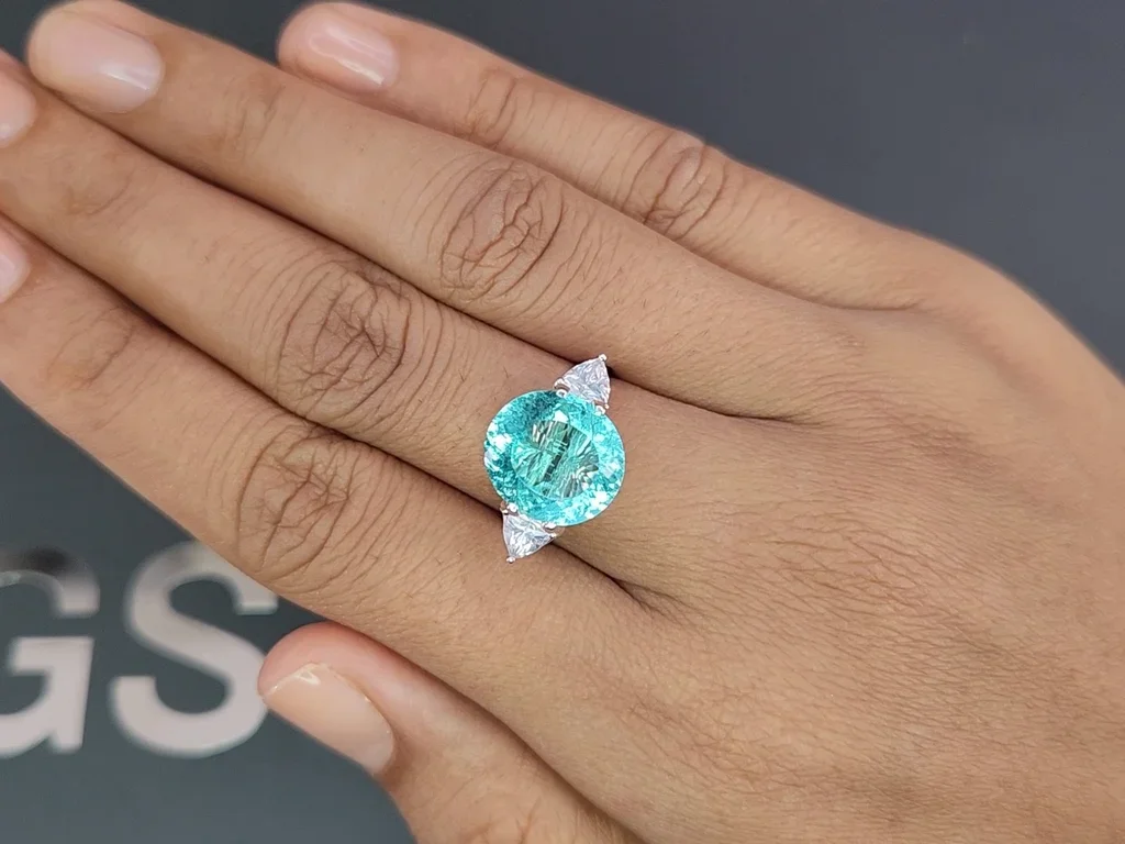 Neon blue Paraiba tourmaline in oval cut 5.75 carats, Mozambique Image №5
