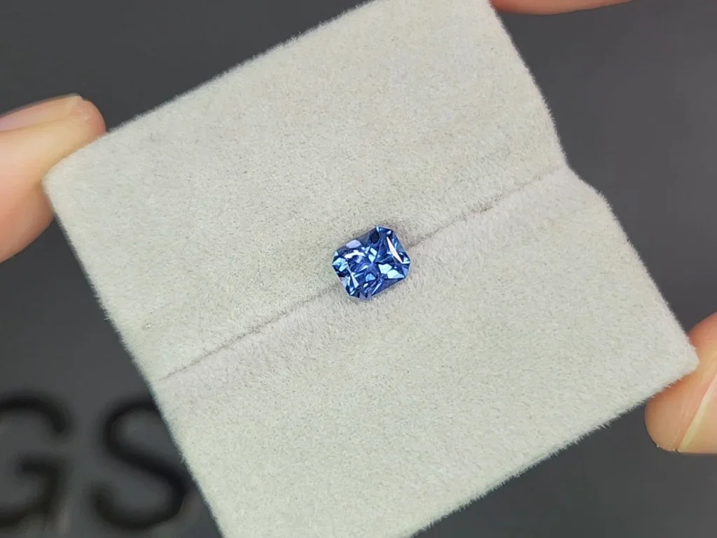 Radiant cut blue sapphire 0.94 carats, Sri Lanka Image №4