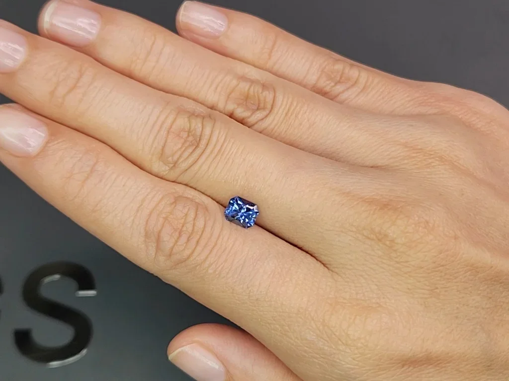 Radiant cut blue sapphire 0.94 carats, Sri Lanka Image №2