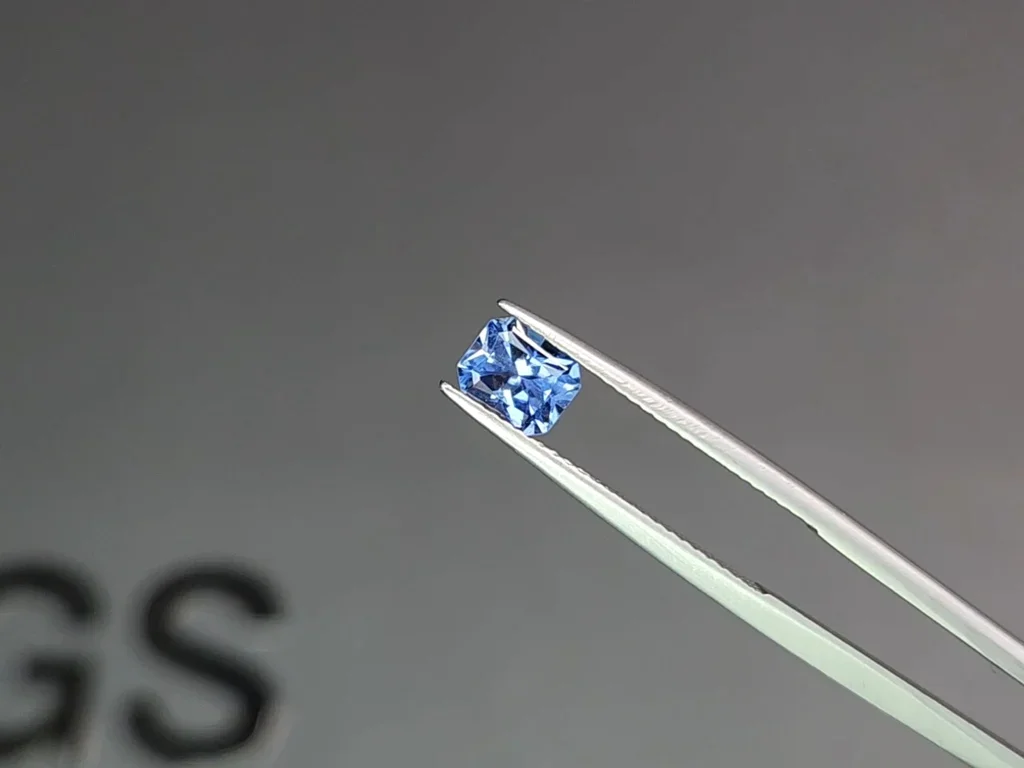 Radiant cut blue sapphire 0.94 carats, Sri Lanka Image №3