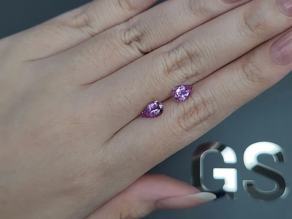 Pair of unheated purple sapphires in pear shape 2.05 carats, Madagascar  Image №2