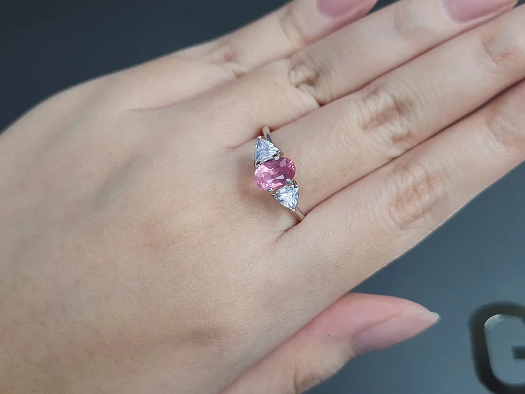 Unheated sapphire Padparadscha in oval cut 1.60 carats, Madagascar Image №5