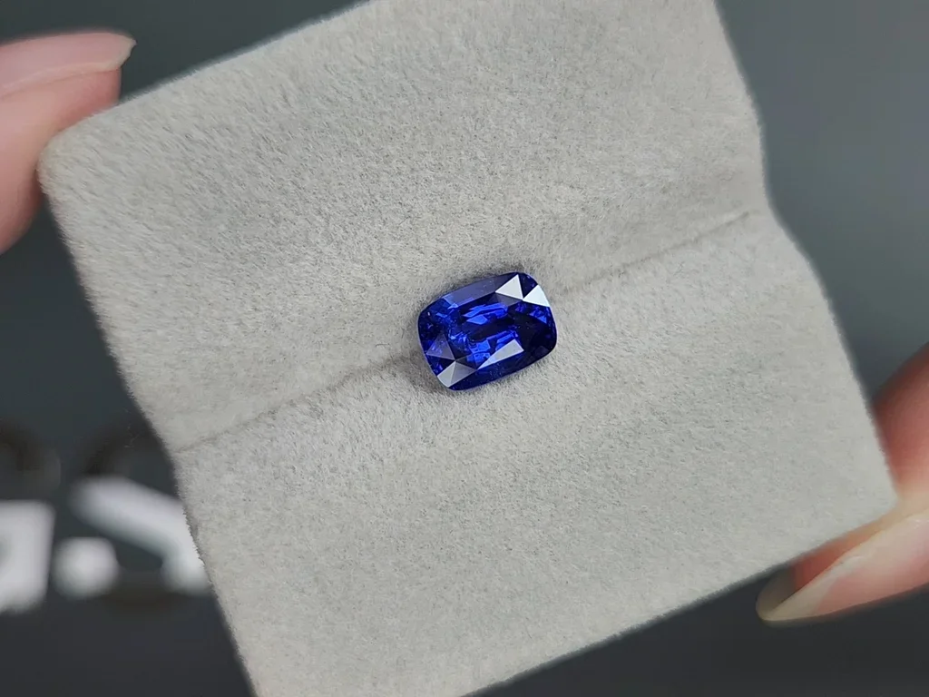 Royal Blue sapphire in cushion cut 2.03 carats, Sri Lanka  Image №4