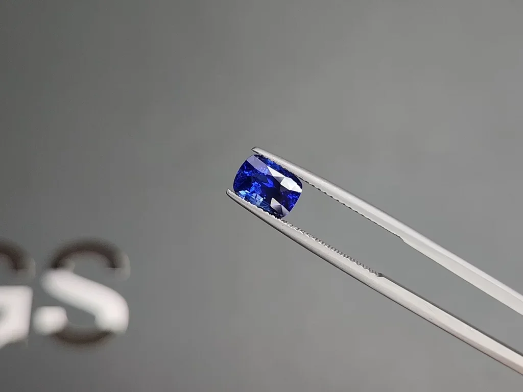 Royal Blue sapphire in cushion cut 2.03 carats, Sri Lanka  Image №3